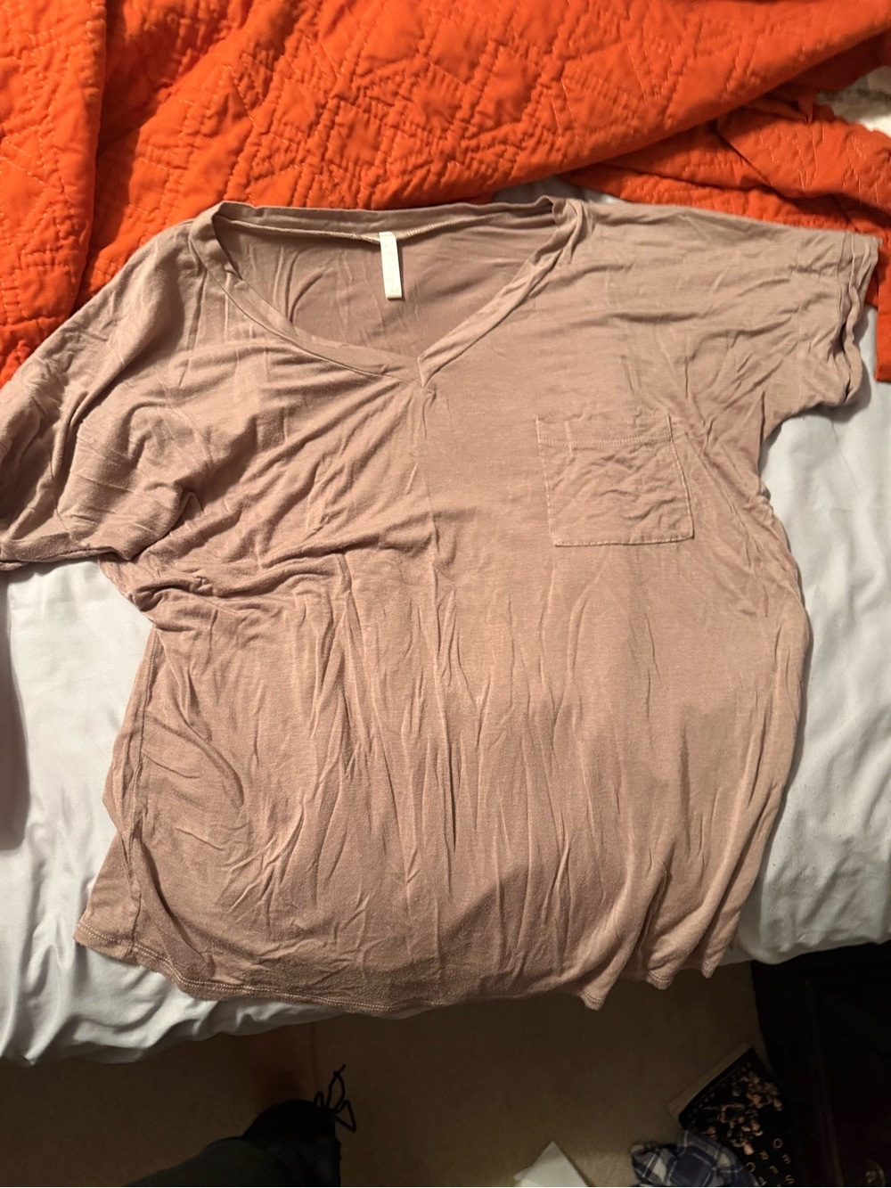 Women's V-Neck Pocket Tee in Dusty Rose